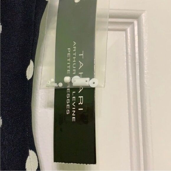 Tahari Polka Dot Embellished Neckline Sleeveless Dress size 4 Petite Navy Blue - Picture 9 of 12